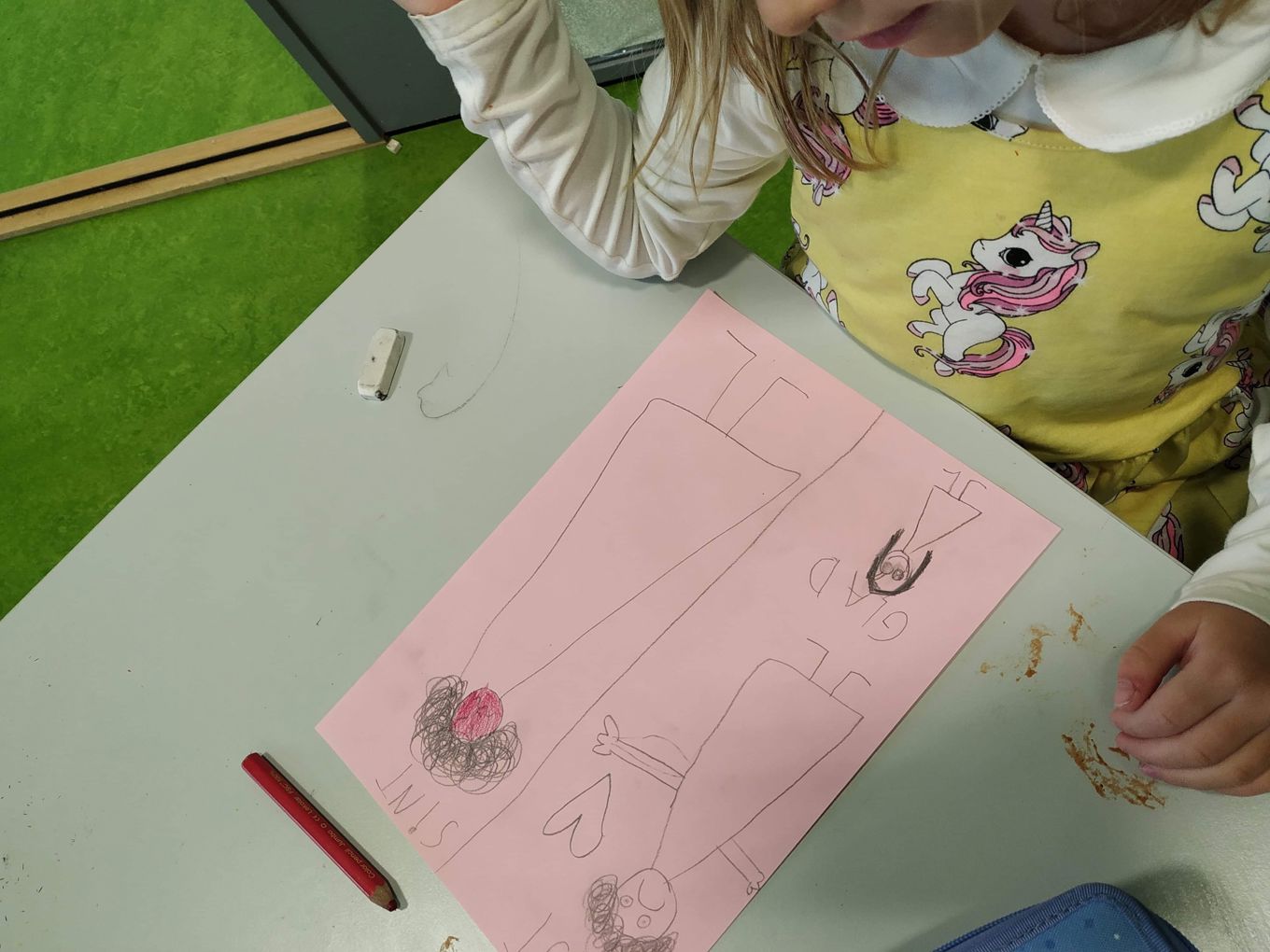 Tegner følelsen trist og sint